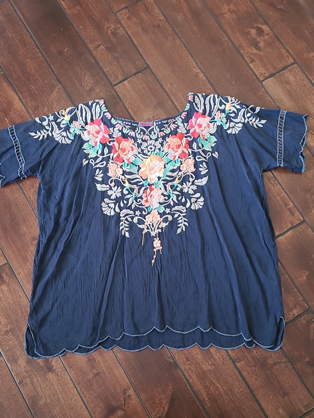 Johnny Was Embroidered Navy Floral Boho Top - Women Size M - Picture 2 of 10